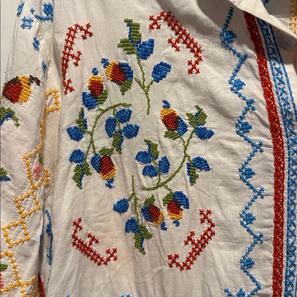 FARM RIO embroidered cross stitch grandma button down top - Picture 6 of 11